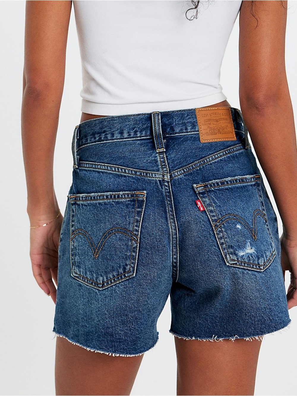 Levi’s Ribcage Short - Picture 2 of 3